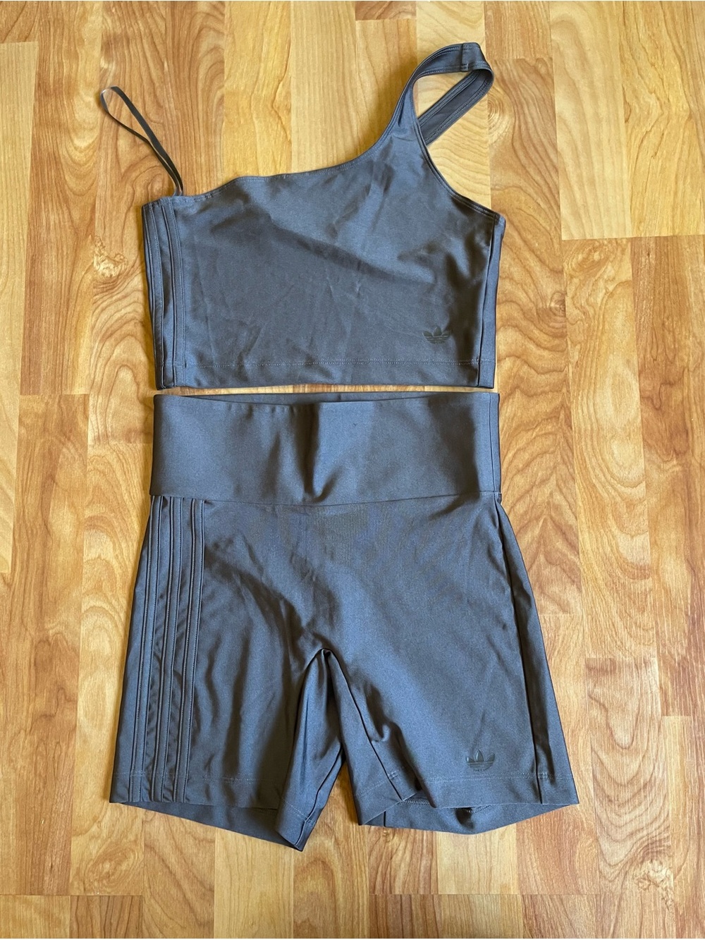 Adidas Gray  One-Shoulder Crop Top & High-Waist Biker Shorts Set size S